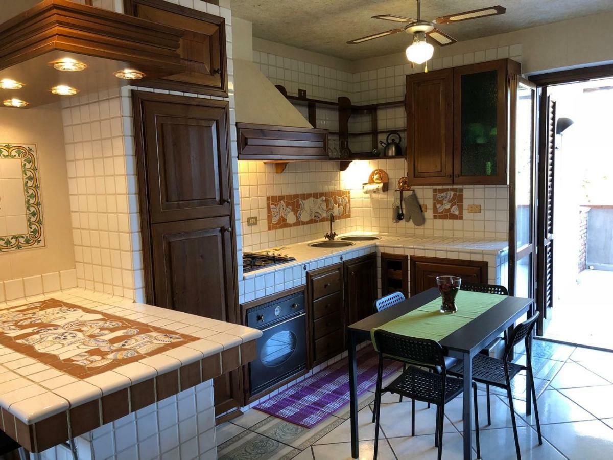 Adele'S Apartment - Mulinia Residence أتشيريالي المظهر الخارجي الصورة