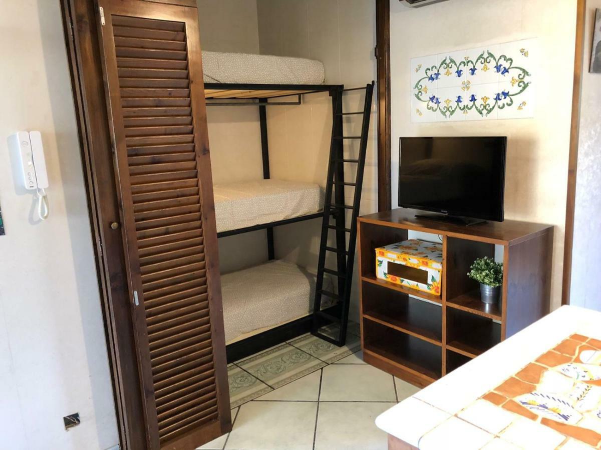 Adele'S Apartment - Mulinia Residence أتشيريالي المظهر الخارجي الصورة